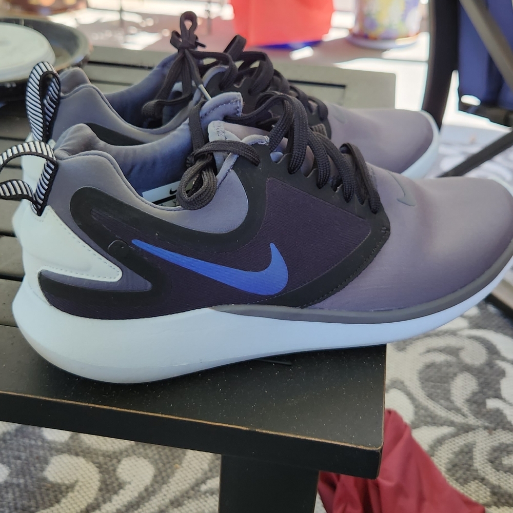 Nike ladies shoes